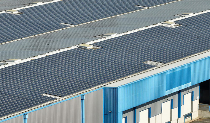 sistema fotovoltaico pra empresas benefícios Implasolar